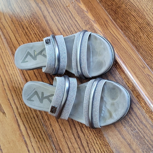 AK Anne Klein Sport Silver Slip On Sandals Size 8 - Picture 4 of 11